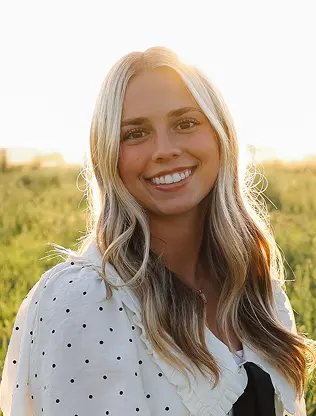 Braylee, nail technician at Pedi & Mane