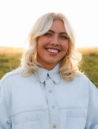 Kassidy, cosmetologist at Pedi & Mane